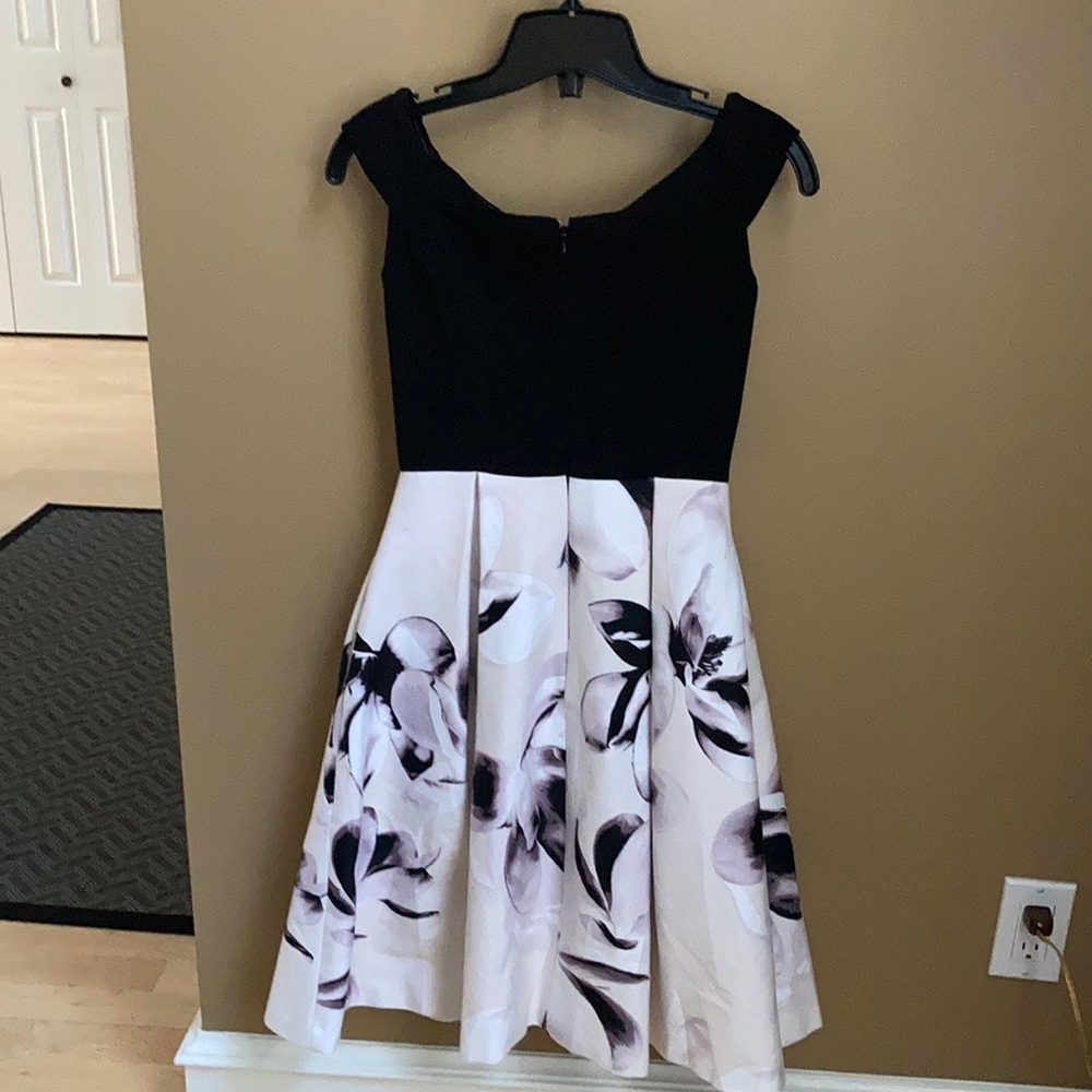 Le chateau dress - Picture 2 of 4
